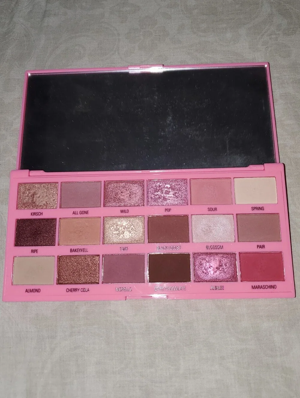 I Heart Revolution Chocolate Cherry Palette